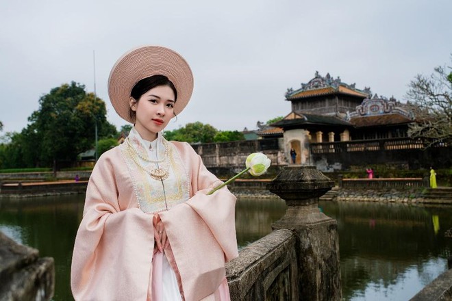 Khách Tây trải nghiệm 1 thứ ở Hoàng thành, nhận xét: "Ở Mỹ chúng tôi không thể làm điều này"- Ảnh 3. Khách Tây trải nghiệm 1 thứ ở Hoàng thành, nhận xét: "Ở Mỹ chúng tôi không thể làm điều này"- Ảnh 3.
