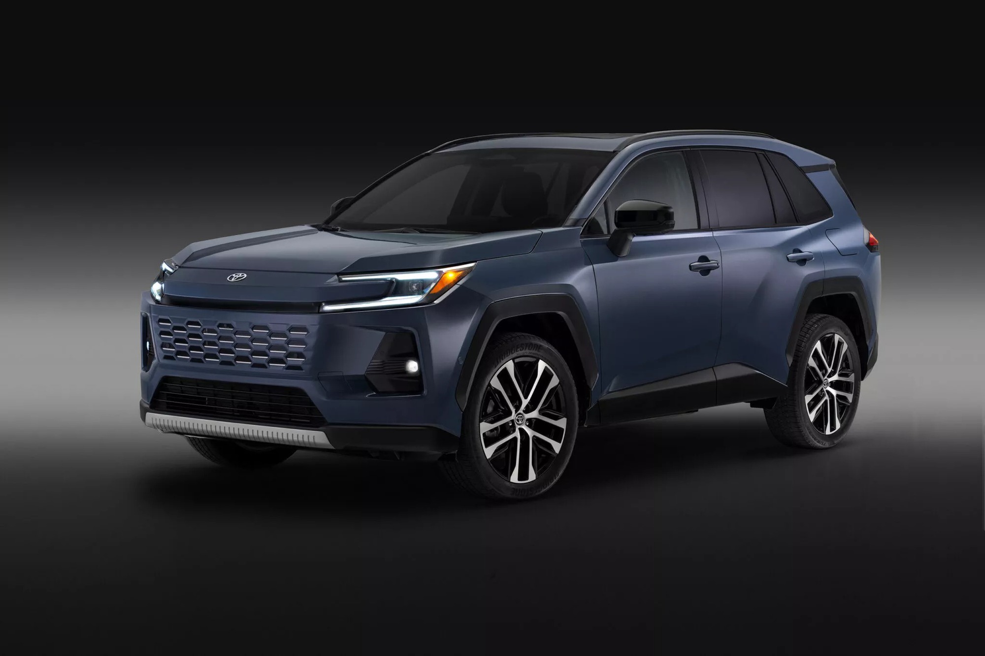 Toyota RAV4 thế hệ mới ra mắt: Đấu Honda CR-V bằng màn lớn, chỉ còn hybrid, mạnh tới 320 mã lực, chạy không xăng 80km/sạc- Ảnh 11. Toyota RAV4 thế hệ mới ra mắt: Đấu Honda CR-V bằng màn lớn, chỉ còn hybrid, mạnh tới 320 mã lực, chạy không xăng 80km/sạc- Ảnh 11.