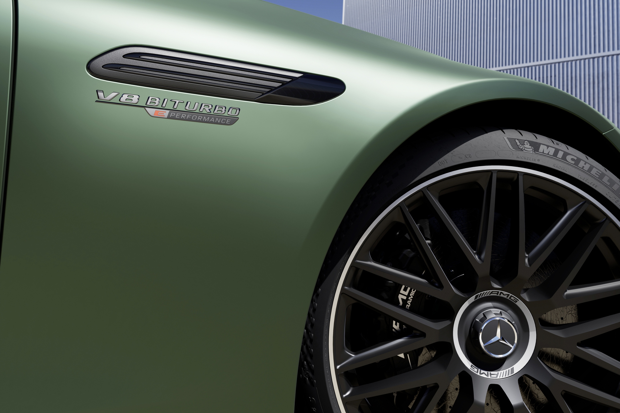 'Siêu phẩm' Mercedes-AMG SL 63 S E PERFORMANCE chính thức mở bán tại Việt Nam: Giới hạn chỉ 2 chiếc, giá hơn 12 tỷ đồng- Ảnh 4. 'Siêu phẩm' Mercedes-AMG SL 63 S E PERFORMANCE chính thức mở bán tại Việt Nam: Giới hạn chỉ 2 chiếc, giá hơn 12 tỷ đồng- Ảnh 4.