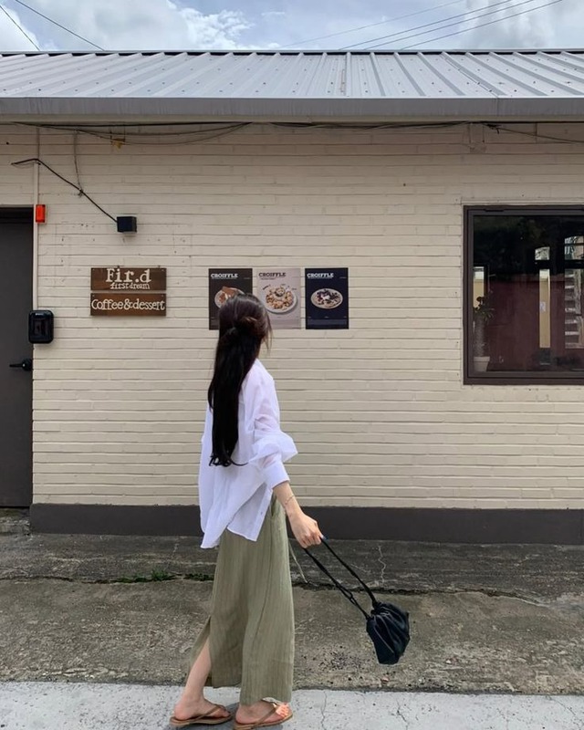 35 tuổi, đi làm 12 năm, lương chỉ 10 triệu/tháng: "Lên công ty hết việc về nằm lướt điện thoại thì mức đó là đúng"- Ảnh 2. 35 tuổi, đi làm 12 năm, lương chỉ 10 triệu/tháng: "Lên công ty hết việc về nằm lướt điện thoại thì mức đó là đúng"- Ảnh 2.