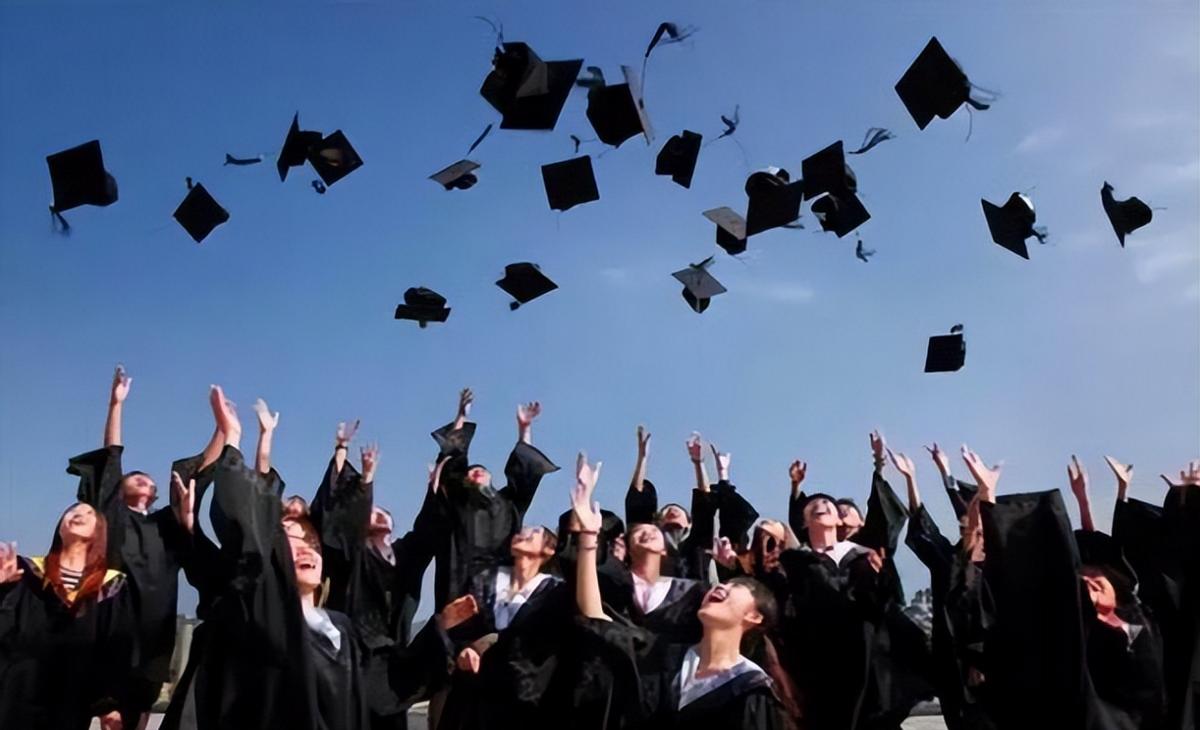 Thần đồng nhà khá giả, đỗ đại học top đầu nhưng sống lang thang, ngủ dưới gầm cầu 14 năm: Nguyên nhân ai nghe cũng "lặng người"- Ảnh 1. Thần đồng nhà khá giả, đỗ đại học top đầu nhưng sống lang thang, ngủ dưới gầm cầu 14 năm: Nguyên nhân ai nghe cũng "lặng người"- Ảnh 1.