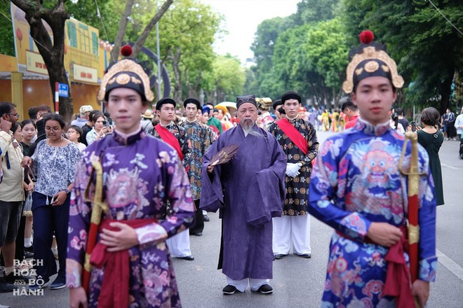 Khách Tây trải nghiệm 1 thứ ở Hoàng thành, nhận xét: "Ở Mỹ chúng tôi không thể làm điều này"- Ảnh 11. Khách Tây trải nghiệm 1 thứ ở Hoàng thành, nhận xét: "Ở Mỹ chúng tôi không thể làm điều này"- Ảnh 11.