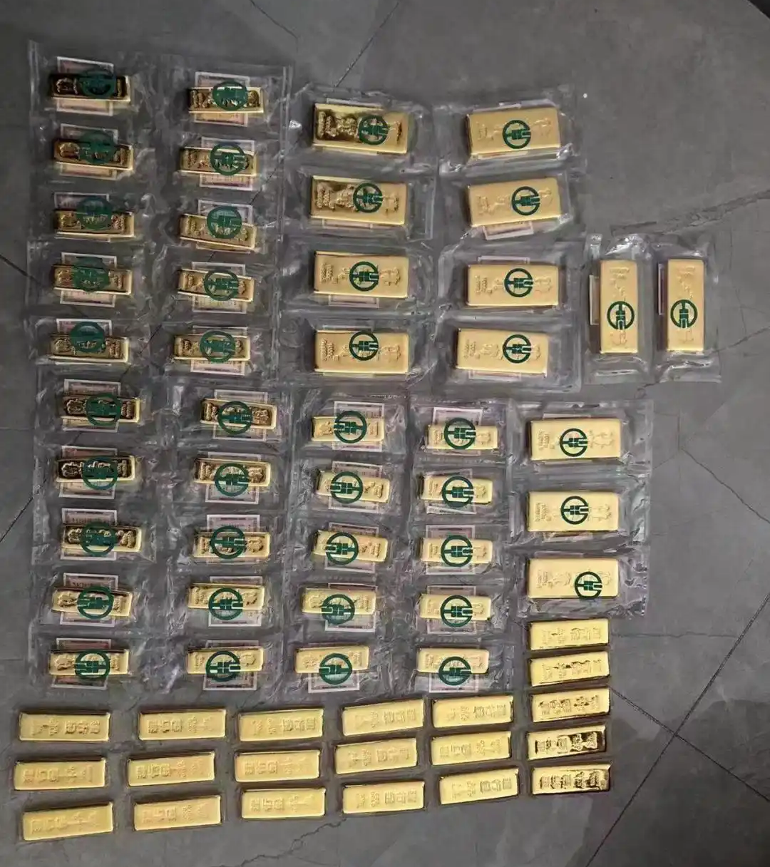 Tịch thu 38 kg vàng, trị giá 53 tỷ đồng trong căn nhà của cặp vợ chồng chuyên bán hàng livestream- Ảnh 2. Tịch thu 38 kg vàng, trị giá 53 tỷ đồng trong căn nhà của cặp vợ chồng chuyên bán hàng livestream- Ảnh 2.