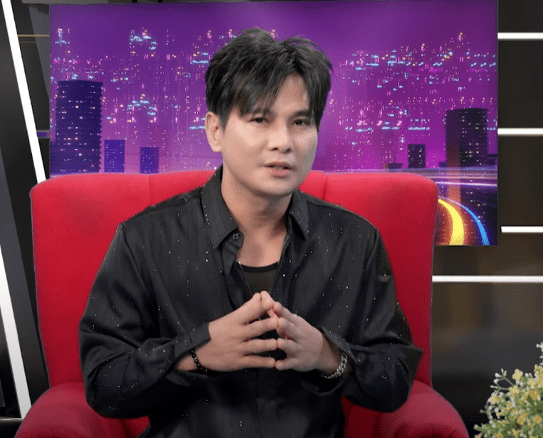Nam ca sĩ sở hữu biệt phủ 4000m2 nói thẳng: “Gia đình không phải nơi tính toán lời lỗ”- Ảnh 1. Nam ca sĩ sở hữu biệt phủ 4000m2 nói thẳng: “Gia đình không phải nơi tính toán lời lỗ”- Ảnh 1.