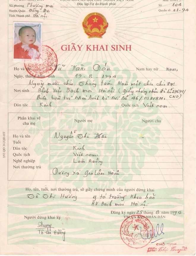 Vụ đạo diễn người Pháp tìm mẹ ruột ở Gia Lâm (Hà Nội): Vỡ òa kết quả ADN- Ảnh 2. Vụ đạo diễn người Pháp tìm mẹ ruột ở Gia Lâm (Hà Nội): Vỡ òa kết quả ADN- Ảnh 2.