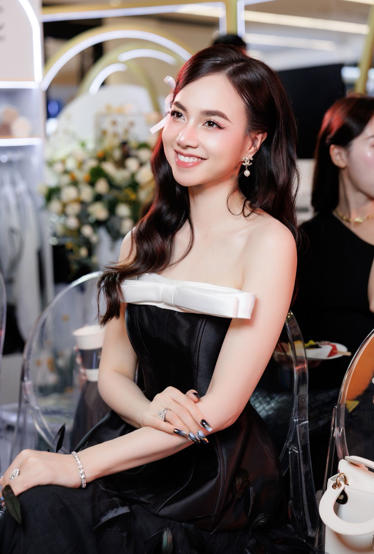 Mỹ nhân Vbiz từng ngang hàng với Tăng Thanh Hà: Chồng là đạo diễn 100 tỷ, học vấn mới đáng nể- Ảnh 6. Mỹ nhân Vbiz từng ngang hàng với Tăng Thanh Hà: Chồng là đạo diễn 100 tỷ, học vấn mới đáng nể- Ảnh 6.