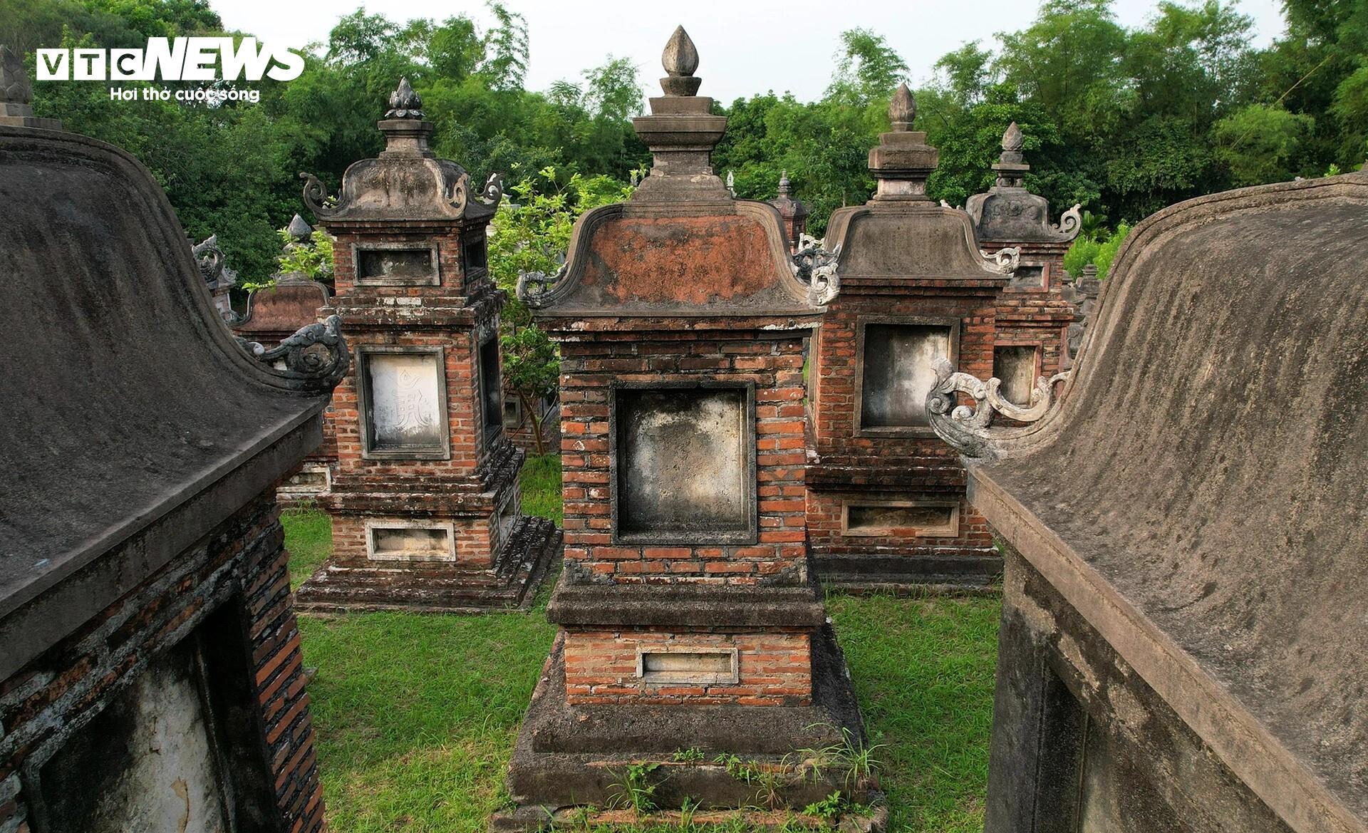 Chiêm ngưỡng ngôi chùa cổ vùng Kinh Bắc có vườn tháp lớn nhất Việt Nam- Ảnh 9. Chiêm ngưỡng ngôi chùa cổ vùng Kinh Bắc có vườn tháp lớn nhất Việt Nam- Ảnh 9.