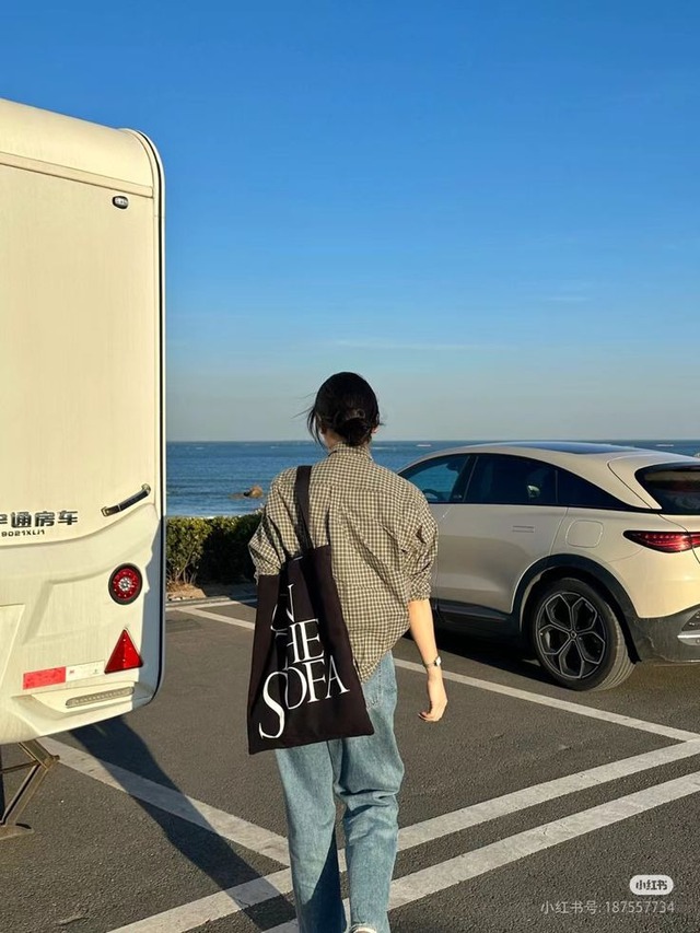 35 tuổi, đi làm 12 năm, lương chỉ 10 triệu/tháng: "Lên công ty hết việc về nằm lướt điện thoại thì mức đó là đúng"- Ảnh 1. 35 tuổi, đi làm 12 năm, lương chỉ 10 triệu/tháng: "Lên công ty hết việc về nằm lướt điện thoại thì mức đó là đúng"- Ảnh 1.