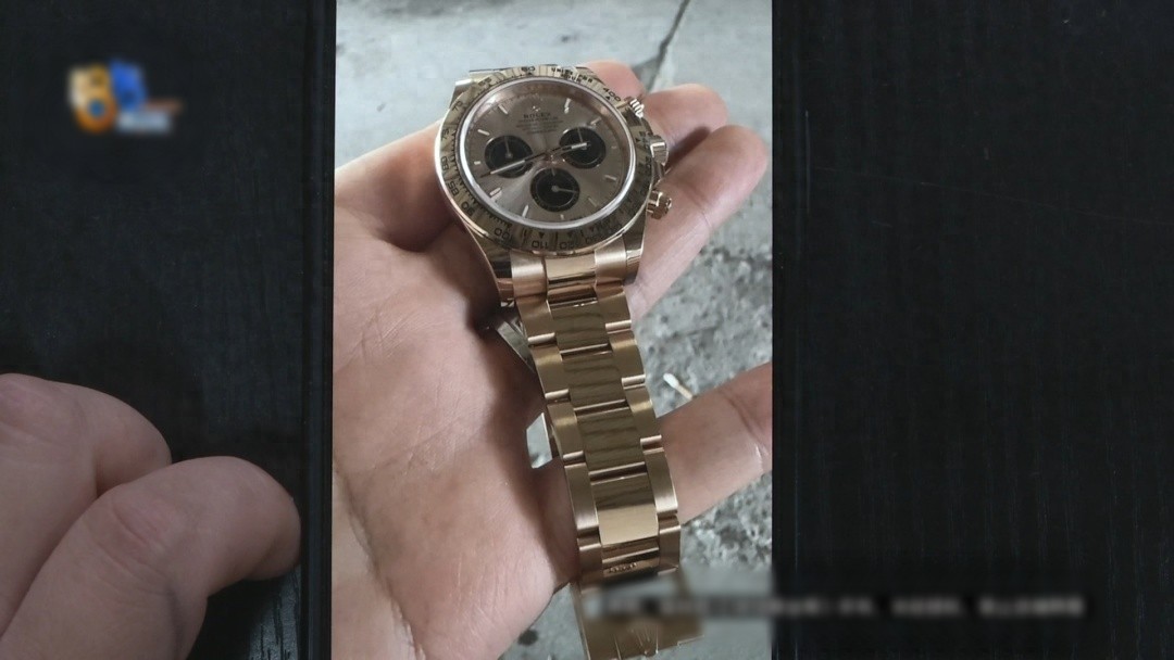 Vừa bán đồng hồ Rolex 1,3 tỷ đồng để mua vàng, 3 tiếng sau toàn bộ tài khoản bị đóng băng, ngân hàng tuyên bố: Tiền trong thẻ không phải của anh- Ảnh 1. Vừa bán đồng hồ Rolex 1,3 tỷ đồng để mua vàng, 3 tiếng sau toàn bộ tài khoản bị đóng băng, ngân hàng tuyên bố: Tiền trong thẻ không phải của anh- Ảnh 1.