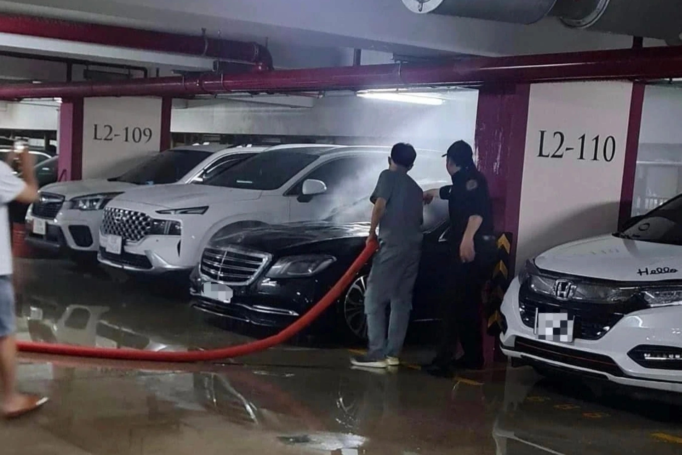 Ca sĩ Duy Mạnh thấy "không cần thiết" tiếp tục vụ kiện với Mercedes-Benz Việt Nam- Ảnh 1. Ca sĩ Duy Mạnh thấy "không cần thiết" tiếp tục vụ kiện với Mercedes-Benz Việt Nam- Ảnh 1.