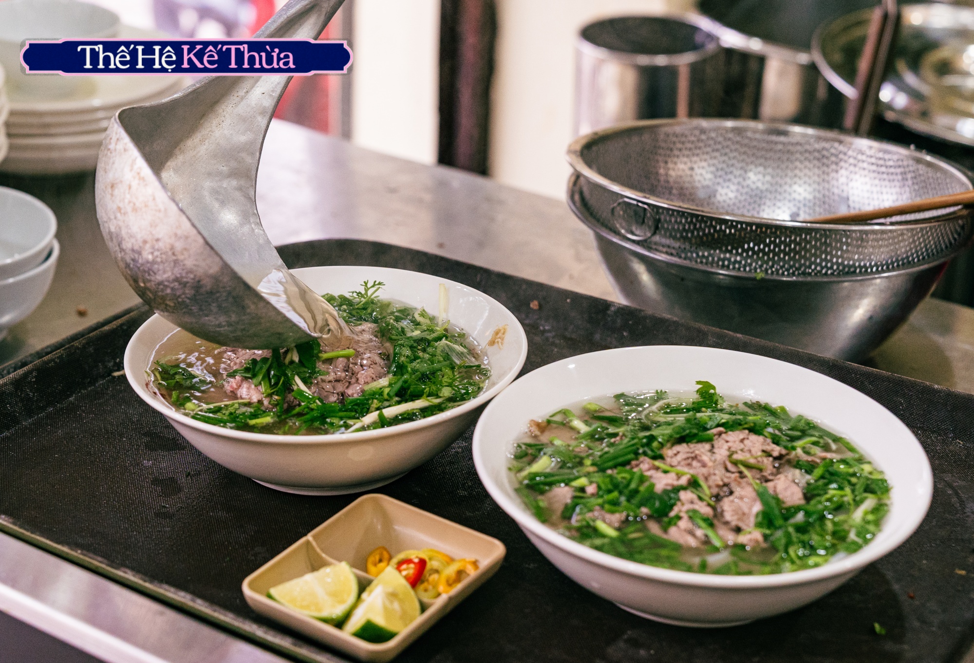 "Bát phở của ông, hoài bão của cháu": Khi thế hệ kế thừa đời thứ 3 của Phở Thìn Bờ Hồ chắp cánh "di sản ẩm thực" Thủ đô- Ảnh 1. "Bát phở của ông, hoài bão của cháu": Khi thế hệ kế thừa đời thứ 3 của Phở Thìn Bờ Hồ chắp cánh "di sản ẩm thực" Thủ đô- Ảnh 1.