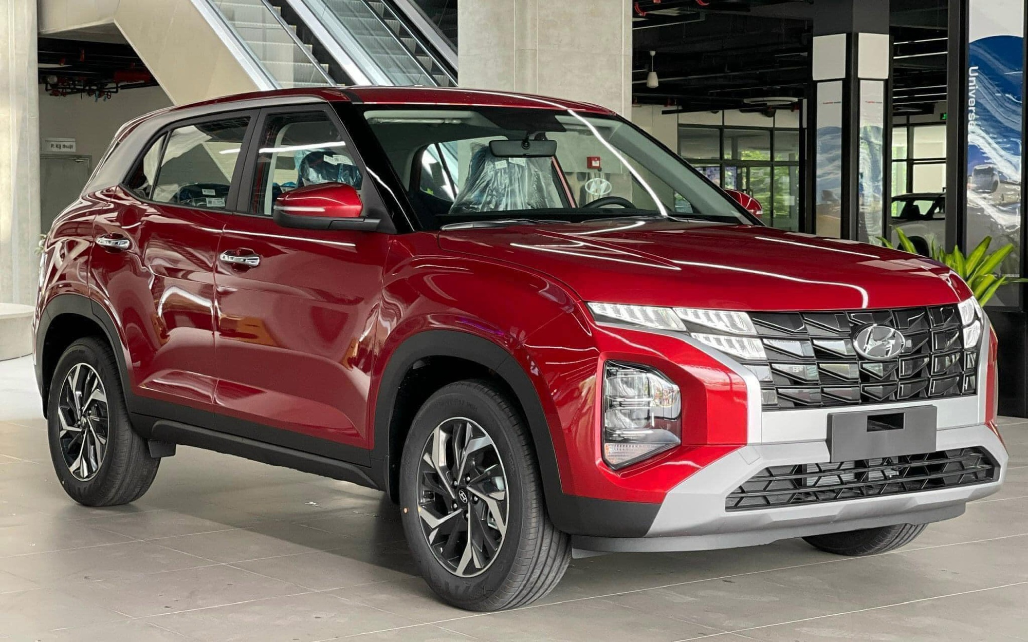 Đều được giảm giá nhưng tình cảnh thì trái ngược: Creta lần đầu vượt 1.000 xe, Xforce lần đầu rời top 10 bán xe xăng dầu bán chạy trong năm- Ảnh 1. Đều được giảm giá nhưng tình cảnh thì trái ngược: Creta lần đầu vượt 1.000 xe, Xforce lần đầu rời top 10 bán xe xăng dầu bán chạy trong năm- Ảnh 1.