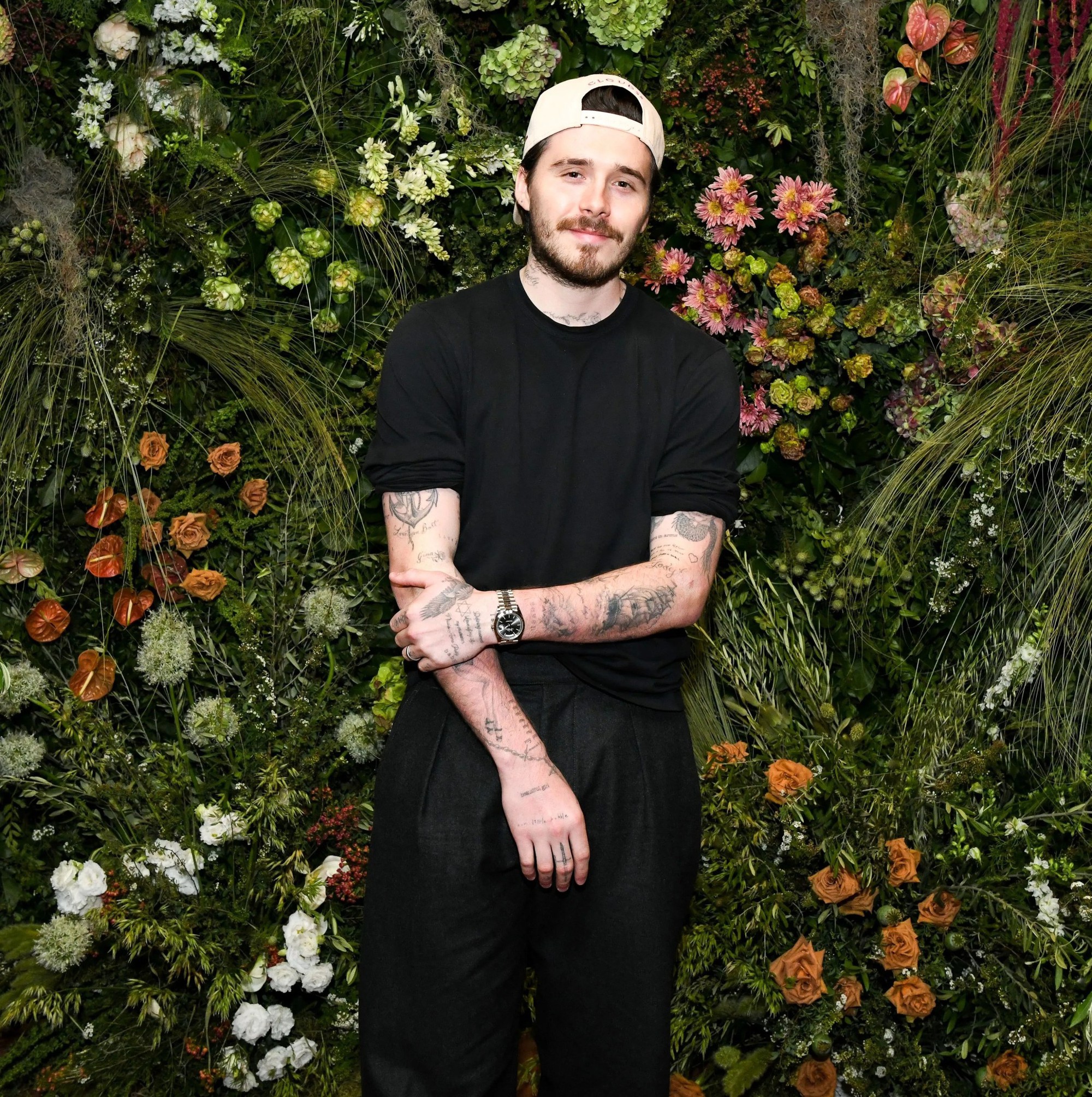 Con trai cả nhà Beckham kiếm bộn tiền giữa lúc gia đình lục đục, cách bố 5 phút lái xe vẫn nhất quyết không gặp- Ảnh 1. Con trai cả nhà Beckham kiếm bộn tiền giữa lúc gia đình lục đục, cách bố 5 phút lái xe vẫn nhất quyết không gặp- Ảnh 1.