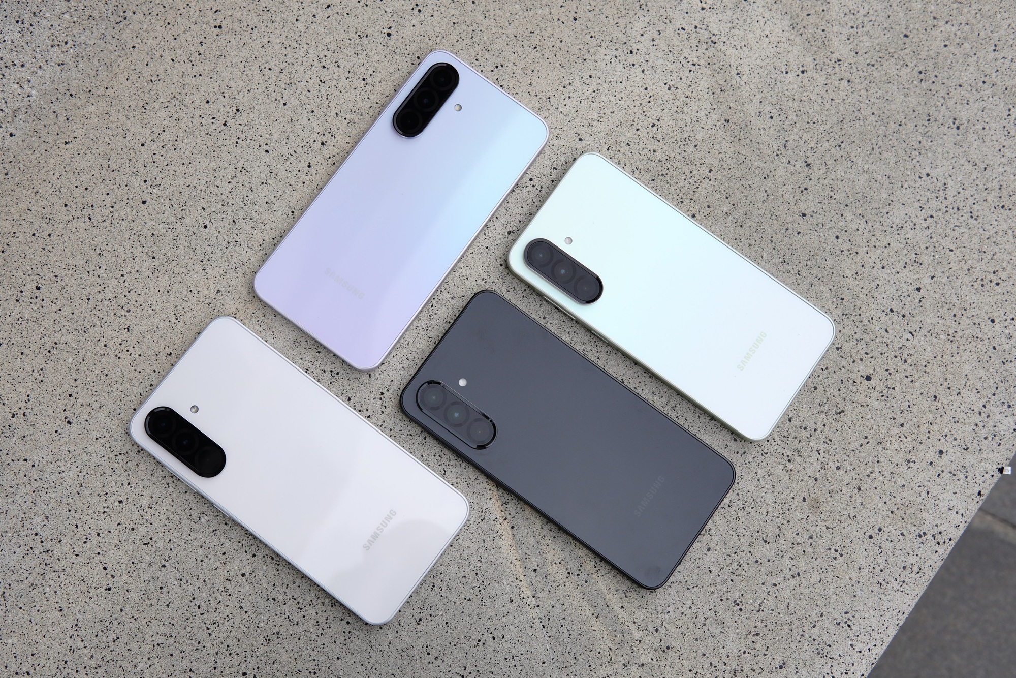 Samsung quay trở lại dẫn đầu thị trường smartphone Đông Nam Á: Nhờ dòng máy này tăng trưởng tới 47%- Ảnh 4. Samsung quay trở lại dẫn đầu thị trường smartphone Đông Nam Á: Nhờ dòng máy này tăng trưởng tới 47%- Ảnh 4.