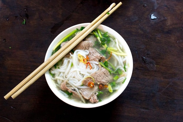 Khách Tây nhận xét: Hà Nội có nhiều món ngon, nhưng "đỉnh nhất" phải kể đến 4 món đặc sản này- Ảnh 5. Khách Tây nhận xét: Hà Nội có nhiều món ngon, nhưng "đỉnh nhất" phải kể đến 4 món đặc sản này- Ảnh 5.