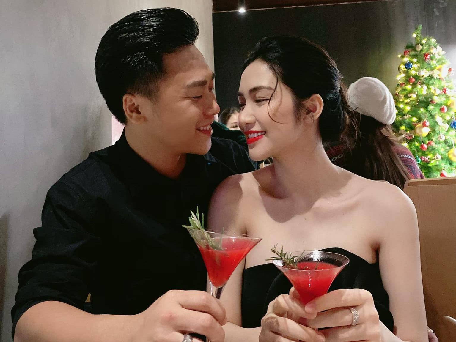 Nữ ca sĩ sở hữu nhà từ TPHCM ra Hà Nội: Chia tay đại gia miền Tây, mẹ 1 con đẹp như gái 18- Ảnh 9. Nữ ca sĩ sở hữu nhà từ TPHCM ra Hà Nội: Chia tay đại gia miền Tây, mẹ 1 con đẹp như gái 18- Ảnh 9.