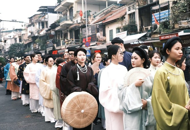 Khách Tây trải nghiệm 1 thứ ở Hoàng thành, nhận xét: "Ở Mỹ chúng tôi không thể làm điều này"- Ảnh 13. Khách Tây trải nghiệm 1 thứ ở Hoàng thành, nhận xét: "Ở Mỹ chúng tôi không thể làm điều này"- Ảnh 13.