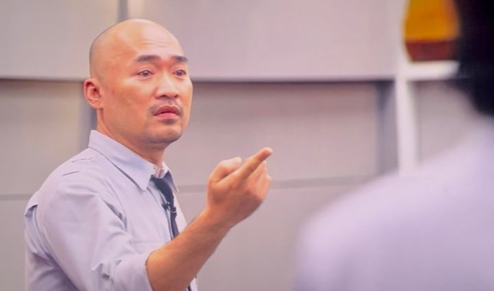 NSND Tự Long trong 'Mưa lửa': Chỉ vì chứng minh hát live mà tạo phốt cho tôi?- Ảnh 3. NSND Tự Long trong 'Mưa lửa': Chỉ vì chứng minh hát live mà tạo phốt cho tôi?- Ảnh 3.
