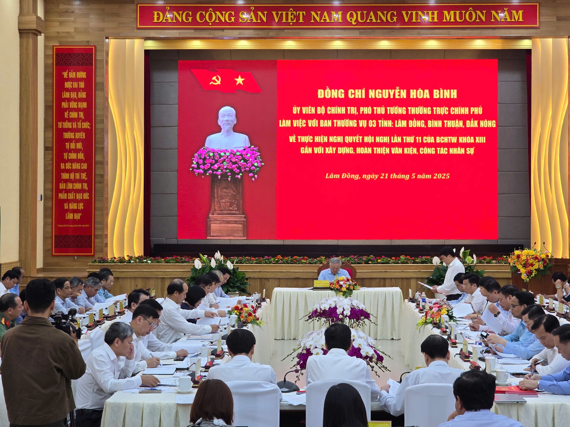 Phó Thủ tướng Thường trực Nguyễn Hòa Bình: Làm tiếp hay nghỉ đều phải vì lợi ích chung- Ảnh 1. Phó Thủ tướng Thường trực Nguyễn Hòa Bình: Làm tiếp hay nghỉ đều phải vì lợi ích chung- Ảnh 1.