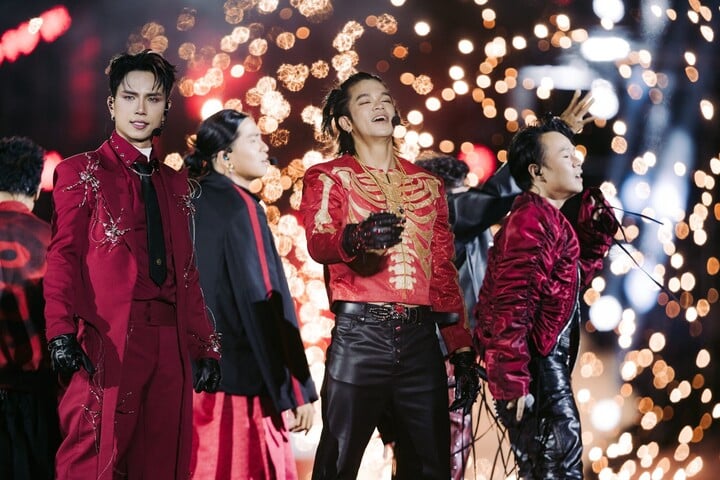 NSND Tự Long trong 'Mưa lửa': Chỉ vì chứng minh hát live mà tạo phốt cho tôi?- Ảnh 4. NSND Tự Long trong 'Mưa lửa': Chỉ vì chứng minh hát live mà tạo phốt cho tôi?- Ảnh 4.