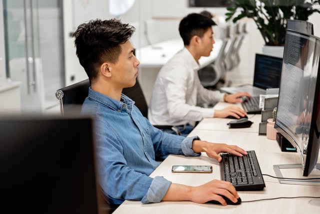 Chuyên gia tâm lý nói thẳng: 6 chủ đề “cấm kị” nơi công sở, dù đồng nghiệp có thân đến mấy cũng không thể chia sẻ kẻo tan tành sự nghiệp!- Ảnh 3. Chuyên gia tâm lý nói thẳng: 6 chủ đề “cấm kị” nơi công sở, dù đồng nghiệp có thân đến mấy cũng không thể chia sẻ kẻo tan tành sự nghiệp!- Ảnh 3.