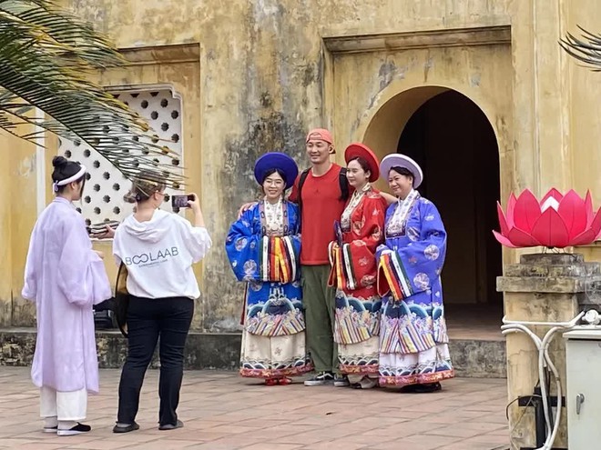Khách Tây trải nghiệm 1 thứ ở Hoàng thành, nhận xét: "Ở Mỹ chúng tôi không thể làm điều này"- Ảnh 8. Khách Tây trải nghiệm 1 thứ ở Hoàng thành, nhận xét: "Ở Mỹ chúng tôi không thể làm điều này"- Ảnh 8.