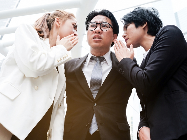 Chuyên gia tâm lý nói thẳng: 6 chủ đề “cấm kị” nơi công sở, dù đồng nghiệp có thân đến mấy cũng không thể chia sẻ kẻo tan tành sự nghiệp!- Ảnh 1. Chuyên gia tâm lý nói thẳng: 6 chủ đề “cấm kị” nơi công sở, dù đồng nghiệp có thân đến mấy cũng không thể chia sẻ kẻo tan tành sự nghiệp!- Ảnh 1.