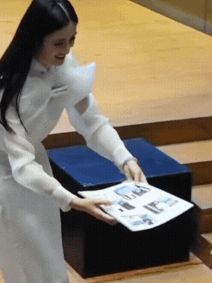 Full màn thuyết trình của Ý Nhi ở Miss World: "Bắn" tiếng Anh đỉnh nhưng tại sao vẫn bị nói là "khá nông"?- Ảnh 2. Full màn thuyết trình của Ý Nhi ở Miss World: "Bắn" tiếng Anh đỉnh nhưng tại sao vẫn bị nói là "khá nông"?- Ảnh 2.