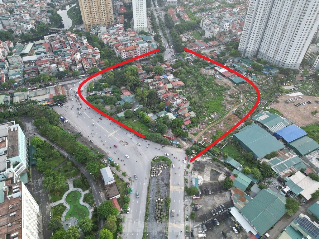 Nút giao 'dị dạng' vì mặt bằng chưa giải phóng xong- Ảnh 1. Nút giao 'dị dạng' vì mặt bằng chưa giải phóng xong- Ảnh 1.