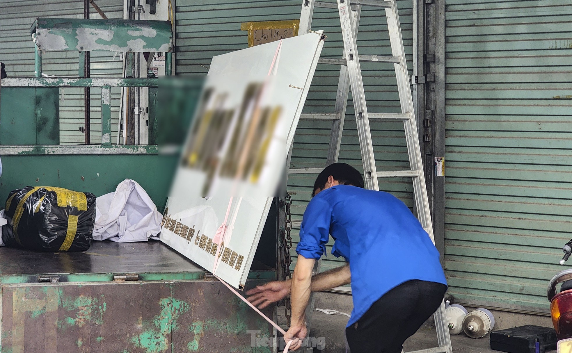 Cảnh khó tin tại thủ phủ thời trang lớn nhất miền Bắc- Ảnh 7. Cảnh khó tin tại thủ phủ thời trang lớn nhất miền Bắc- Ảnh 7.