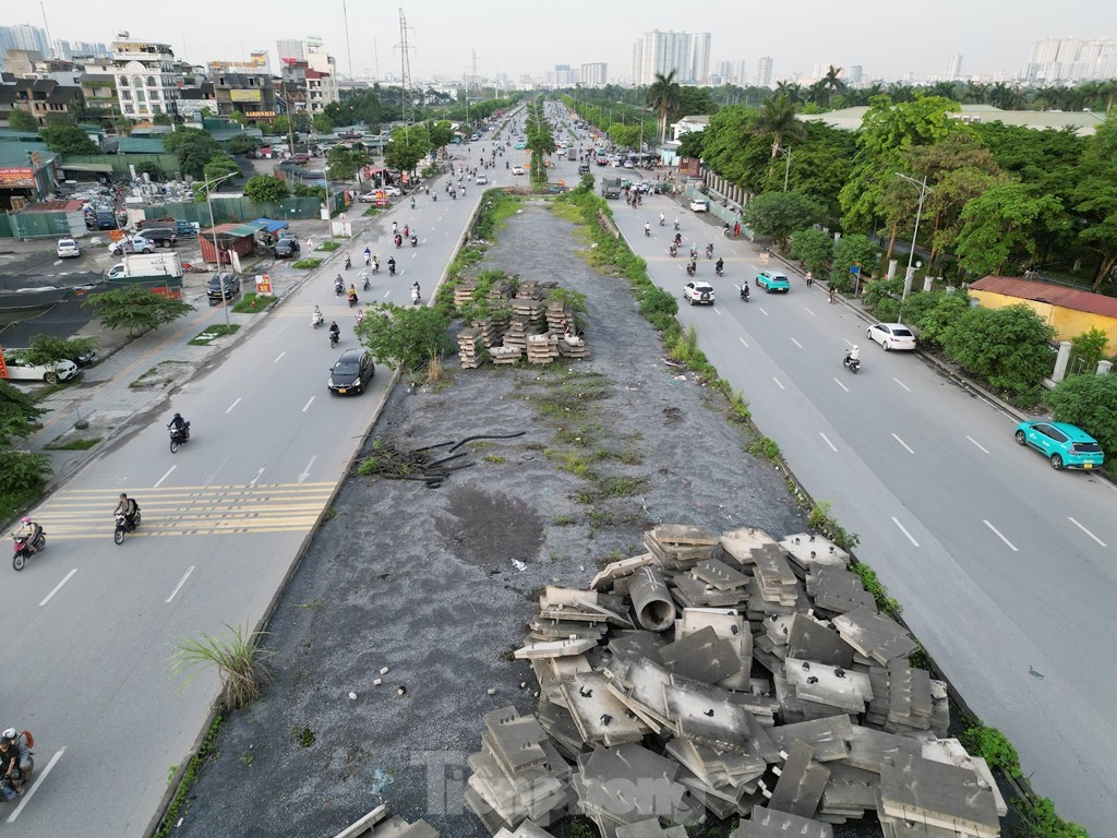 Nút giao 'dị dạng' vì mặt bằng chưa giải phóng xong- Ảnh 7. Nút giao 'dị dạng' vì mặt bằng chưa giải phóng xong- Ảnh 7.