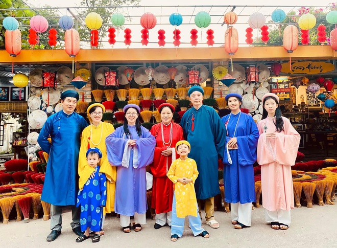 Khách Tây trải nghiệm 1 thứ ở Hoàng thành, nhận xét: "Ở Mỹ chúng tôi không thể làm điều này"- Ảnh 4. Khách Tây trải nghiệm 1 thứ ở Hoàng thành, nhận xét: "Ở Mỹ chúng tôi không thể làm điều này"- Ảnh 4.