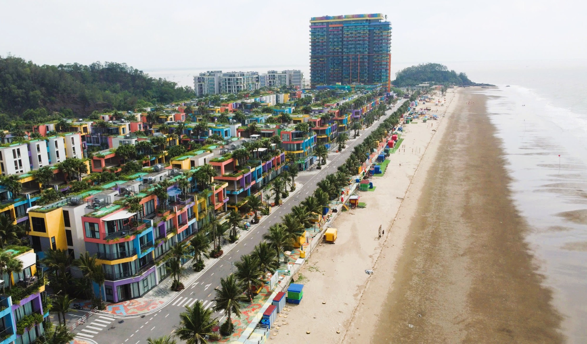 Vụ cảnh khó tin ở bãi biển nổi tiếng Thanh Hóa: Đồng loạt tháo dỡ- Ảnh 2. Vụ cảnh khó tin ở bãi biển nổi tiếng Thanh Hóa: Đồng loạt tháo dỡ- Ảnh 2.