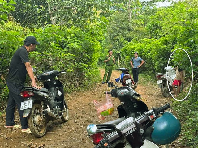 Kẻ giết người manh động, khóc lóc trước sự bao vây của 250 cảnh sát và hành động của Đại tá Công an- Ảnh 4. Kẻ giết người manh động, khóc lóc trước sự bao vây của 250 cảnh sát và hành động của Đại tá Công an- Ảnh 4.