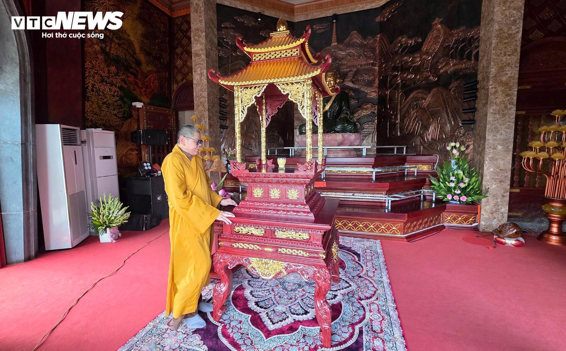Chùa Phúc Sơn chuẩn bị 300.000 suất ăn mỗi ngày cho khách chiêm bái xá lợi Phật- Ảnh 6. Chùa Phúc Sơn chuẩn bị 300.000 suất ăn mỗi ngày cho khách chiêm bái xá lợi Phật- Ảnh 6.
