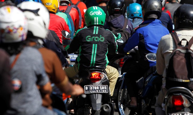Chạy Grab, Gojek được 200k/ngày mà mỗi cuốc xe bị "cắt máu" đến 20%: Làm nghề này ở đây là khổ hay sướng?- Ảnh 4. Chạy Grab, Gojek được 200k/ngày mà mỗi cuốc xe bị "cắt máu" đến 20%: Làm nghề này ở đây là khổ hay sướng?- Ảnh 4.