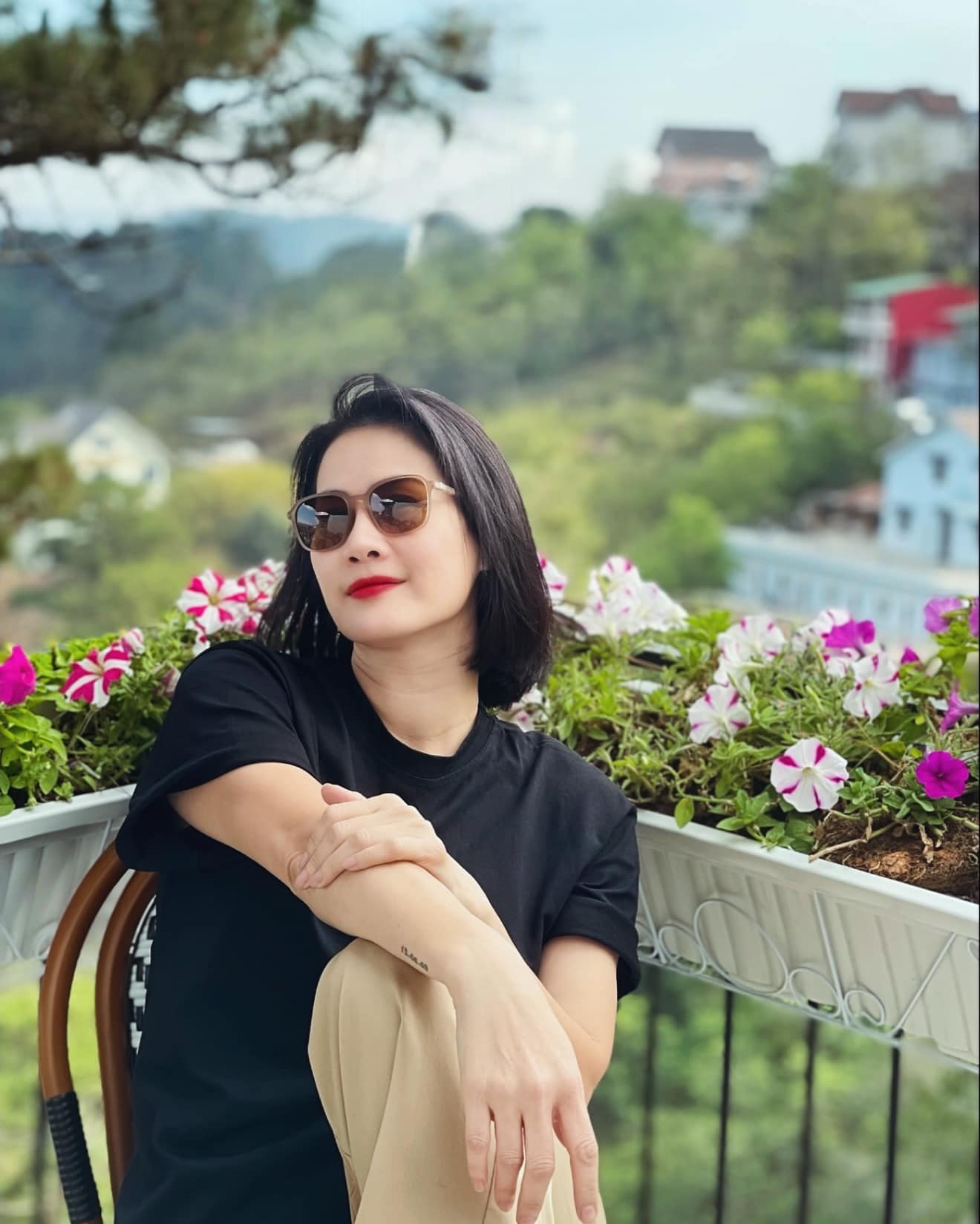 Nữ nghệ sĩ một mình nuôi 2 con trong biệt thự 4 tầng ở TP.HCM, không lấy chồng, U50 trẻ đẹp như 30- Ảnh 10. Nữ nghệ sĩ một mình nuôi 2 con trong biệt thự 4 tầng ở TP.HCM, không lấy chồng, U50 trẻ đẹp như 30- Ảnh 10.
