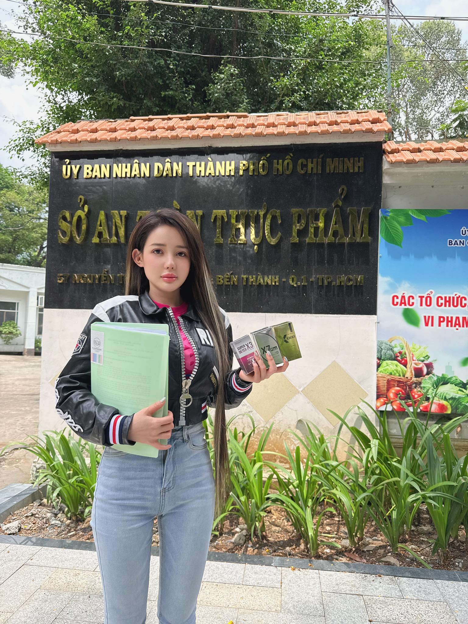 Hình ảnh Ngân 98 làm việc tại Sở An toàn thực phẩm TP.HCM giữa lùm xùm thuốc giảm cân nghi có chất cấm- Ảnh 1. Hình ảnh Ngân 98 làm việc tại Sở An toàn thực phẩm TP.HCM giữa lùm xùm thuốc giảm cân nghi có chất cấm- Ảnh 1.