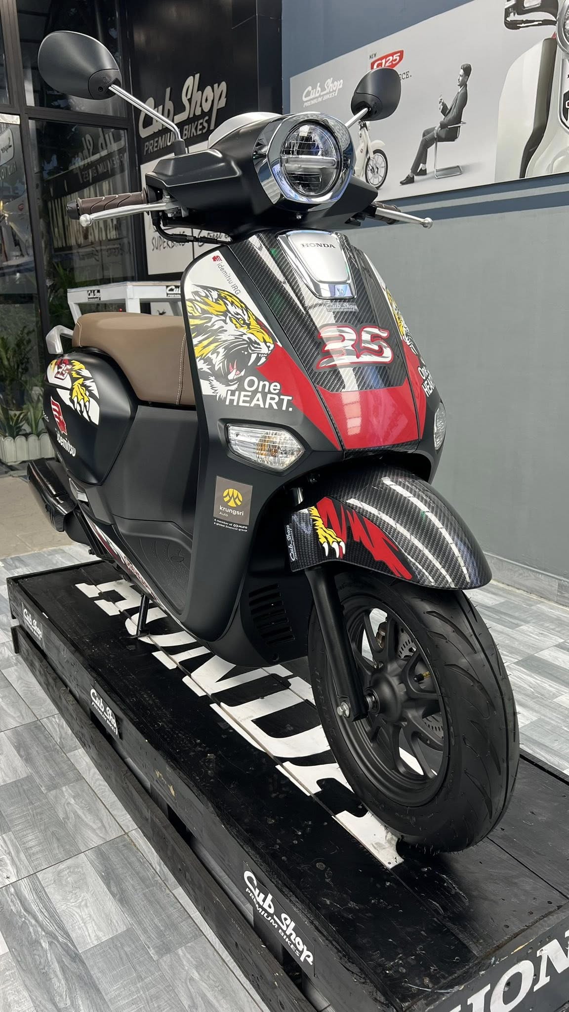 Xe ga siêu hiếm của Honda về đại lý Việt: Thiết kế 'không đụng hàng, trang bị vượt Vision - ăn xăng không tới 2L/100km- Ảnh 4. Xe ga siêu hiếm của Honda về đại lý Việt: Thiết kế 'không đụng hàng, trang bị vượt Vision - ăn xăng không tới 2L/100km- Ảnh 4.