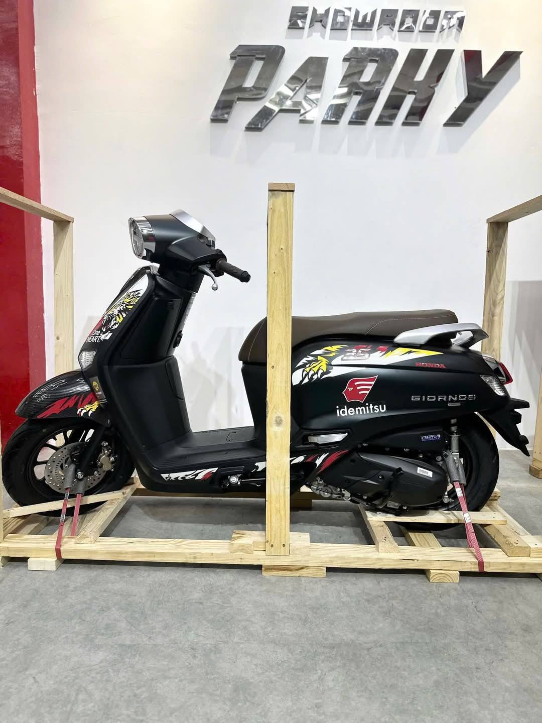 Xe ga siêu hiếm của Honda về đại lý Việt: Thiết kế 'không đụng hàng, trang bị vượt Vision - ăn xăng không tới 2L/100km- Ảnh 6. Xe ga siêu hiếm của Honda về đại lý Việt: Thiết kế 'không đụng hàng, trang bị vượt Vision - ăn xăng không tới 2L/100km- Ảnh 6.