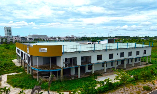 Thu hồi 2ha 'đất vàng' bỏ hoang nhiều năm ở Cà Mau- Ảnh 1. Thu hồi 2ha 'đất vàng' bỏ hoang nhiều năm ở Cà Mau- Ảnh 1.