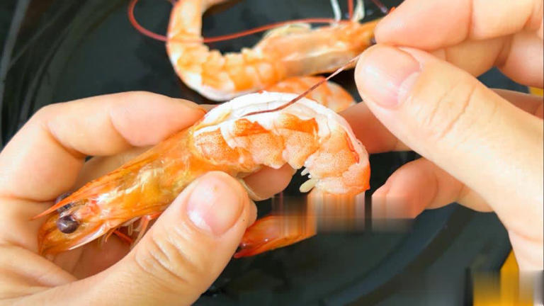 Có cần bỏ chỉ tôm trước khi ăn không? Lão ngư dân tiết lộ câu trả lời, tôi như được "khai sáng"- Ảnh 1. Có cần bỏ chỉ tôm trước khi ăn không? Lão ngư dân tiết lộ câu trả lời, tôi như được "khai sáng"- Ảnh 1.