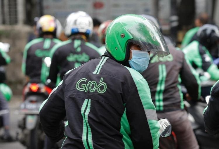 Chạy Grab, Gojek được 200k/ngày mà mỗi cuốc xe bị "cắt máu" đến 20%: Làm nghề này ở đây là khổ hay sướng?- Ảnh 1. Chạy Grab, Gojek được 200k/ngày mà mỗi cuốc xe bị "cắt máu" đến 20%: Làm nghề này ở đây là khổ hay sướng?- Ảnh 1.