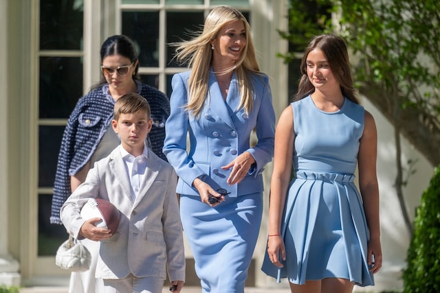 "Tiểu công chúa Nhà Trắng" dạo này: Con gái Ivanka Trump mỗi lần xuất hiện là một lần tỏa sáng- Ảnh 3. "Tiểu công chúa Nhà Trắng" dạo này: Con gái Ivanka Trump mỗi lần xuất hiện là một lần tỏa sáng- Ảnh 3.