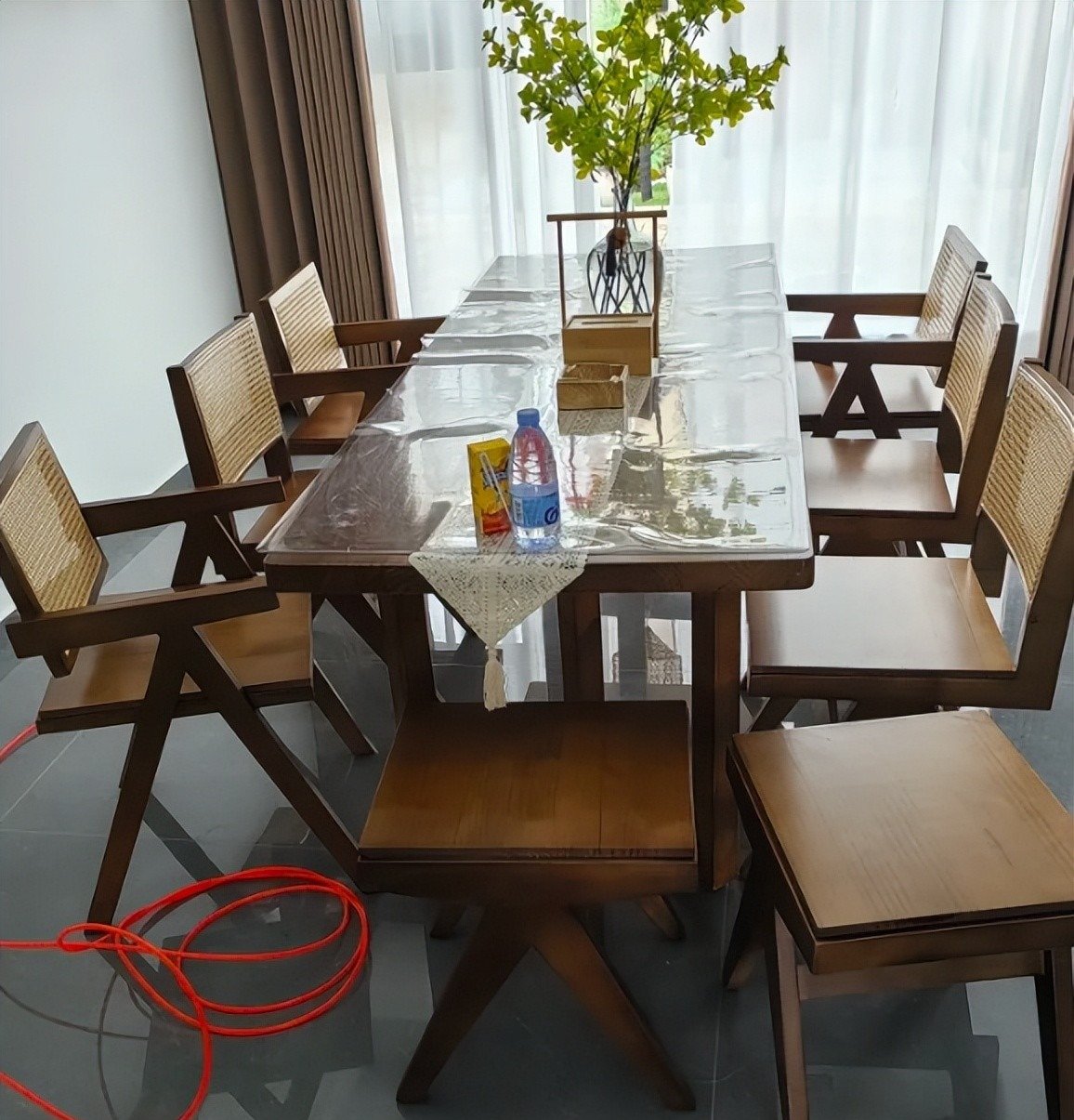 Chiếc bàn này từng rất hot, bây giờ "ế chỏng chơ": Cho không ai lấy, bán chẳng ai mua!- Ảnh 2. Chiếc bàn này từng rất hot, bây giờ "ế chỏng chơ": Cho không ai lấy, bán chẳng ai mua!- Ảnh 2.