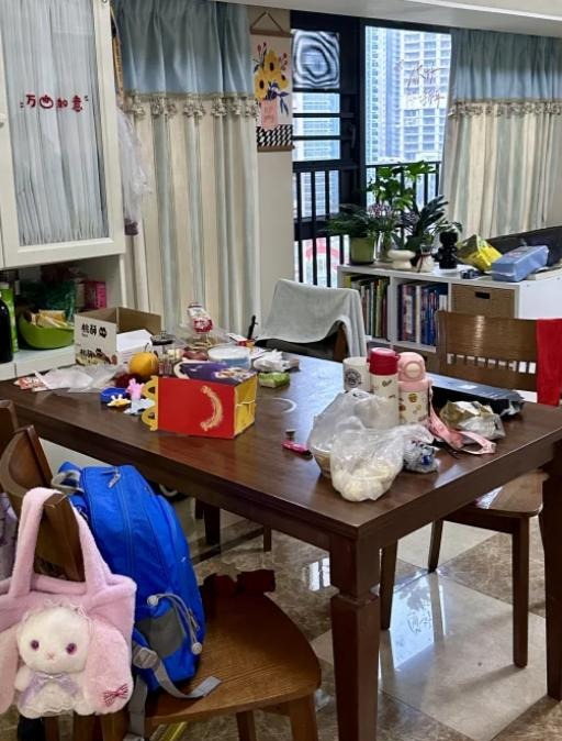 Chiếc bàn này từng rất hot, bây giờ "ế chỏng chơ": Cho không ai lấy, bán chẳng ai mua!- Ảnh 5. Chiếc bàn này từng rất hot, bây giờ "ế chỏng chơ": Cho không ai lấy, bán chẳng ai mua!- Ảnh 5.