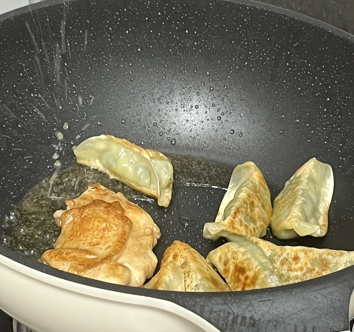 Tôi khuyên mọi người ĐỪNG làm 5 việc này trong bếp, nguy hiểm thật, không phải cảnh báo suông!- Ảnh 1. Tôi khuyên mọi người ĐỪNG làm 5 việc này trong bếp, nguy hiểm thật, không phải cảnh báo suông!- Ảnh 1.