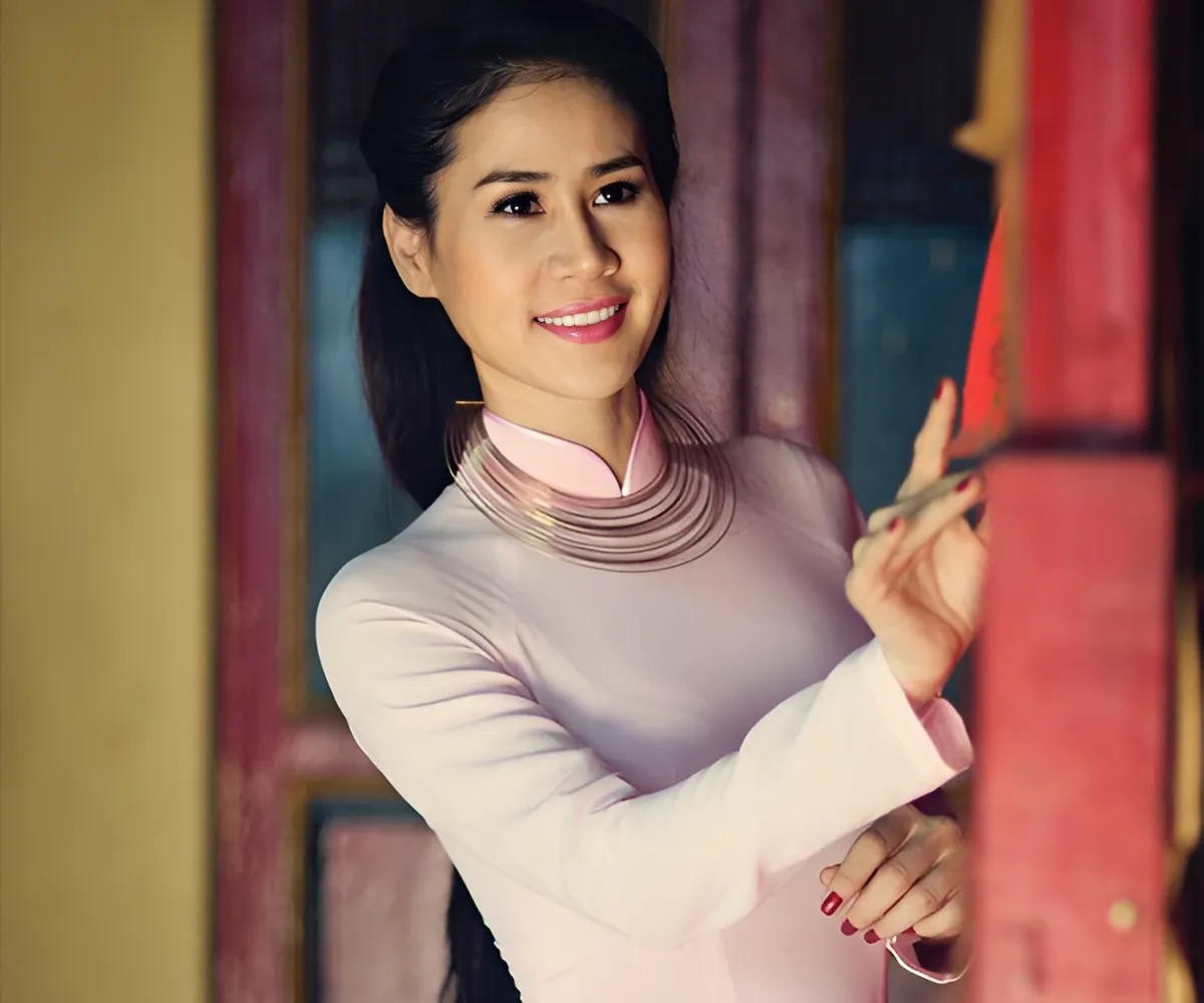 Nữ nghệ sĩ một mình nuôi 2 con trong biệt thự 4 tầng ở TP.HCM, không lấy chồng, U50 trẻ đẹp như 30- Ảnh 1. Nữ nghệ sĩ một mình nuôi 2 con trong biệt thự 4 tầng ở TP.HCM, không lấy chồng, U50 trẻ đẹp như 30- Ảnh 1.