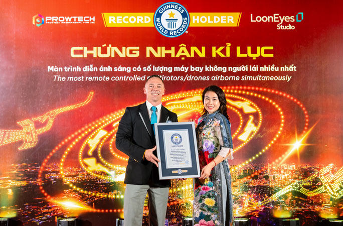 Màn trình diễn drone của TP Hồ Chí Minh xác lập kỷ lục thế giới- Ảnh 2. Màn trình diễn drone của TP Hồ Chí Minh xác lập kỷ lục thế giới- Ảnh 2.