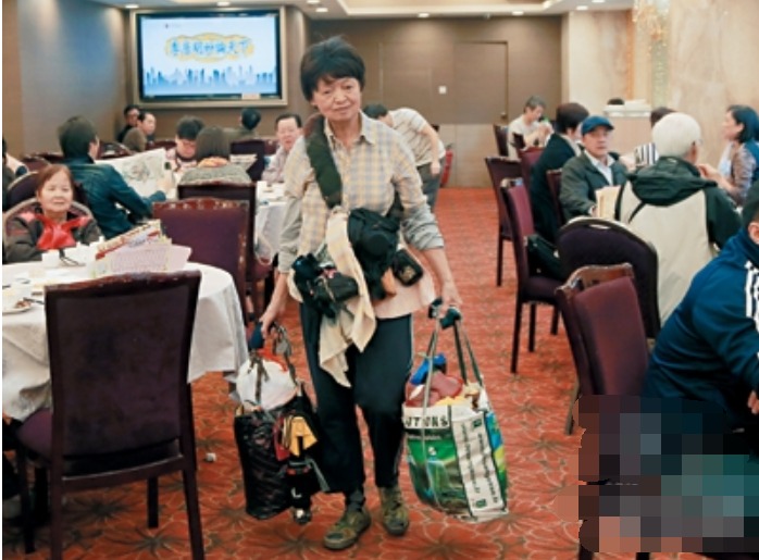 Bi kịch khiến nam diễn viên hạng A sống như người nghèo, để chị gái trông như ăn xin cũng không đụng đến 18.000 tỷ- Ảnh 7. Bi kịch khiến nam diễn viên hạng A sống như người nghèo, để chị gái trông như ăn xin cũng không đụng đến 18.000 tỷ- Ảnh 7.
